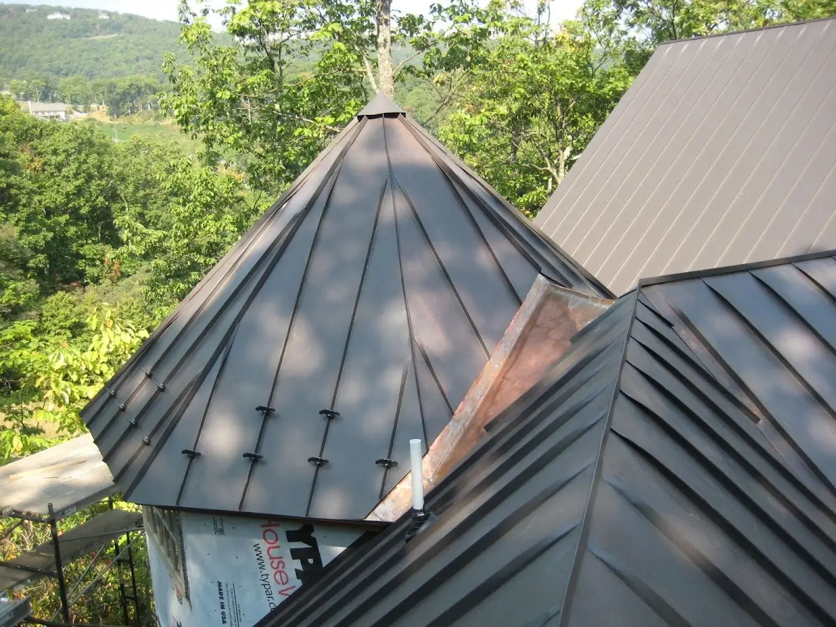 Professional Roof Tarp Installation by Craftsman Roofing in Chili